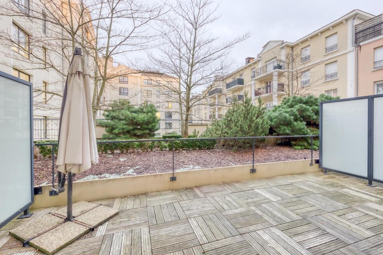 La Gare, Disneyland Paris Terrasse Parking Gratuit Bussy-Saint-Georges Exterior photo